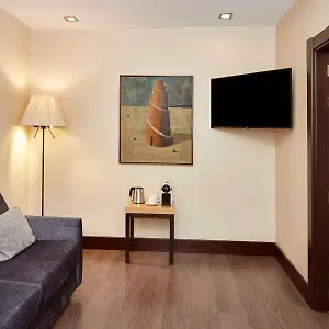 Nh Eixample Otel Barselona